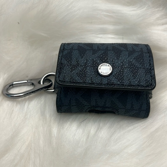New Michael Kors Ear-pod Holder. - Picture 1 of 6
